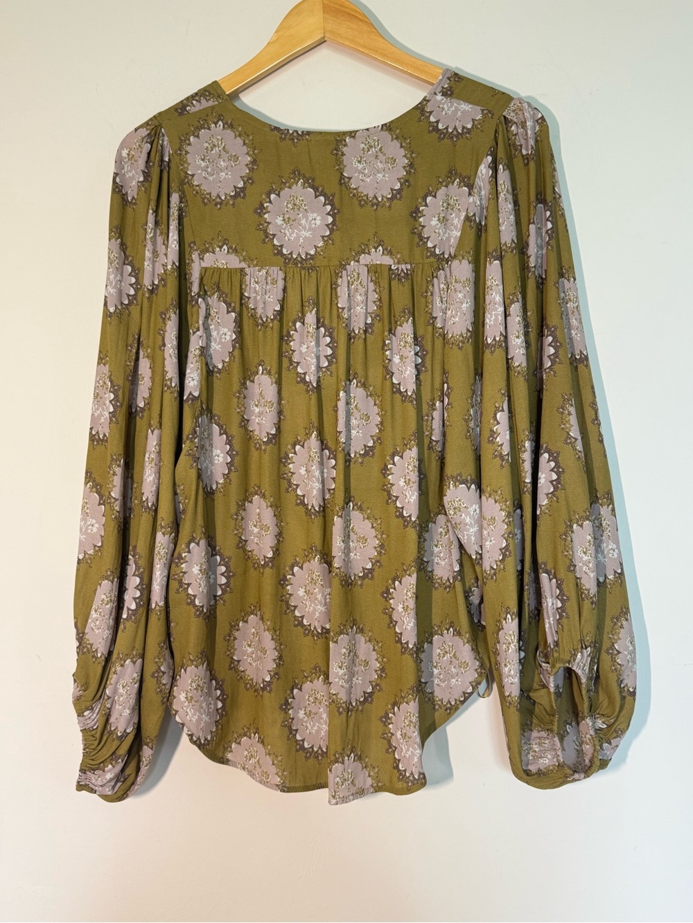 Free People Cowling Around Cowl Neck Floral Blouse Size M 🌿 - Picture 5 of 8